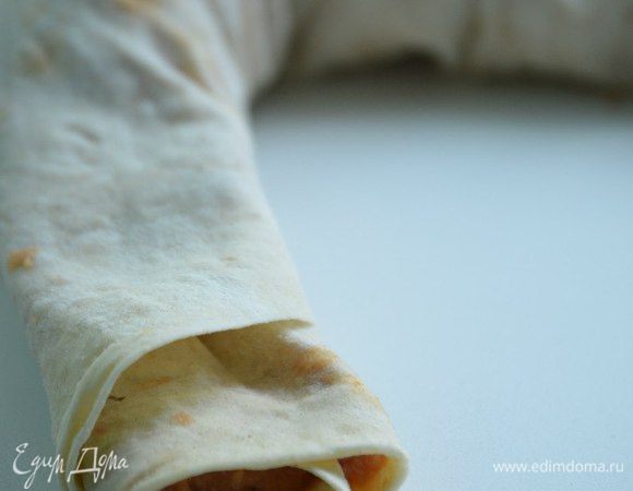 Скрутить рулетом.