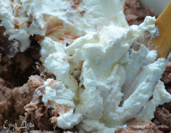 Смешать со сливочным сыром,