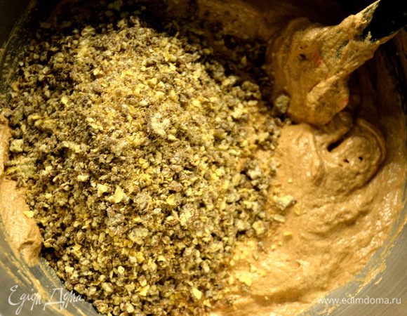 В конце добавляем вафельную крошку и снова перемешиваем. Крем готов!!! Он необыкновенно вкусный! И его получается много! ))))