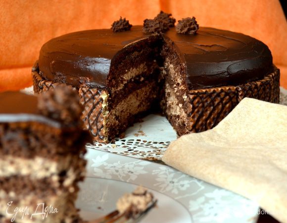 А затем звать в гости друзей..., ну, или тех, с кем Вы хотели бы разделить волшебный вкус этого десерта...