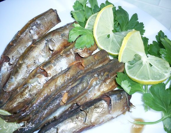 Храним рыбку в холодильнике. Если ей удастся простоять там денек-другой, она станет еще вкуснее. Приятного аппетита!