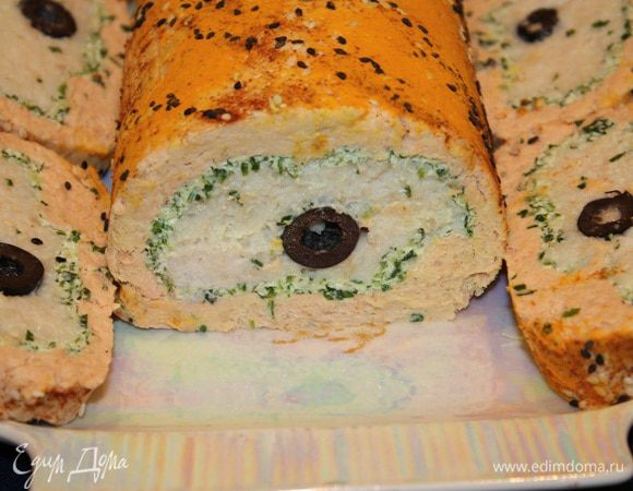 Перед подачей дать рулету постоять в холоде минимум 30 минут. 