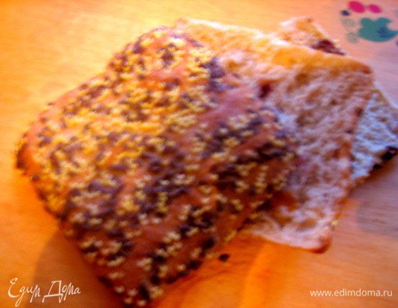 Джейми советует подать овощи на хлебе или добавить в омлет или фриттату, или потушить со сливками и добавить в пасту. Я остановилась на таком хлебе с кусочками абрикоса, клюквы, овса и семечками льна, подсолнечника и сверху просо.