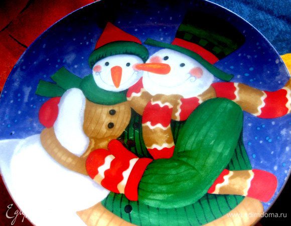 Берём новогоднюю тарелочку.