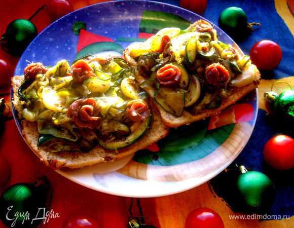 Получается два больших сытных перекуса, но можно разрезать вдоль или на четвертинки и подать гостям! Так вкусно, что не передать... Всё в меру и мне лично соли хватало от рыбок))) Но вы пробуйте в процессе и добавляйте, если любите солёненькое)))