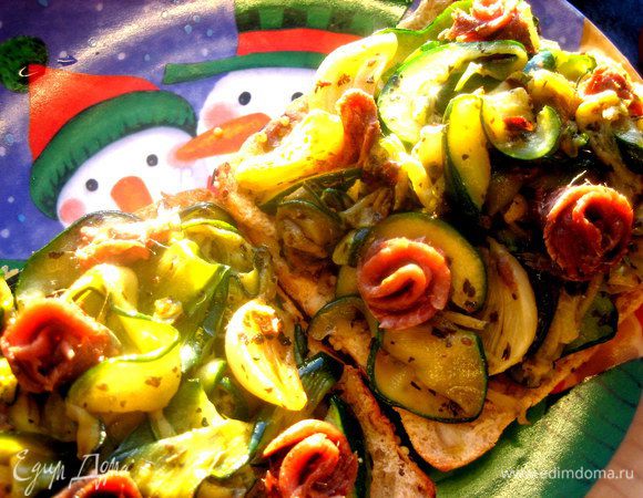 Кстати, чеснок я тоже выложила на хлеб... всё вместе очень вкусно!!! 