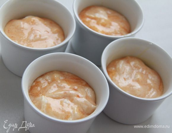 потом залить смесью. Выпекать при 220*С примерно 20 минут. Подавать сразу же!