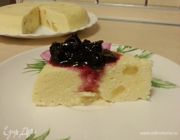 Я предпочитаю со смородиновым вареньем...или сметаной. А вот мои мужчины со сгущенкой.