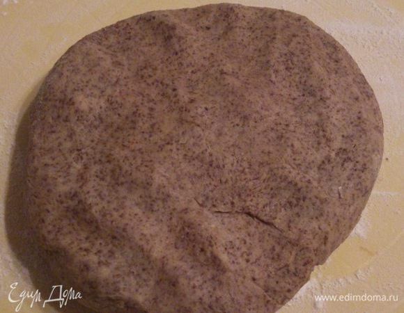 Замесить мягкое тесто.