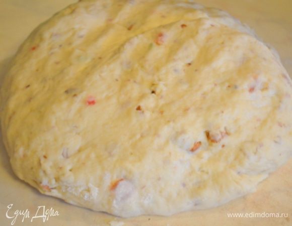 Каждый кусок теста раскатать в прямоугольник толщиной примерно 1,5 см... то есть не тонко!