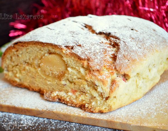 Готовый штоллен полностью остудить в ХБ полотенце, присыпать пудрой, завернуть в пергаментную бумагу и дать ему полежать примерно 3 недели до праздников ).