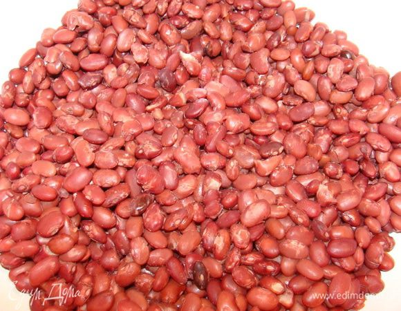 Фасоль замочить не менее чем на 6 часов. Сменить воду, варить до готовности 2 -3 часа. Во время приготовления посолить. Вынуть шумовкой.