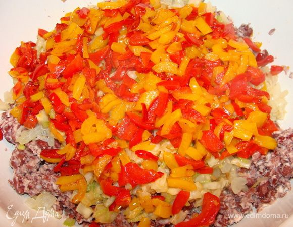 Для разнообразия цветовой гаммы, я использовала красный и желтый перец.