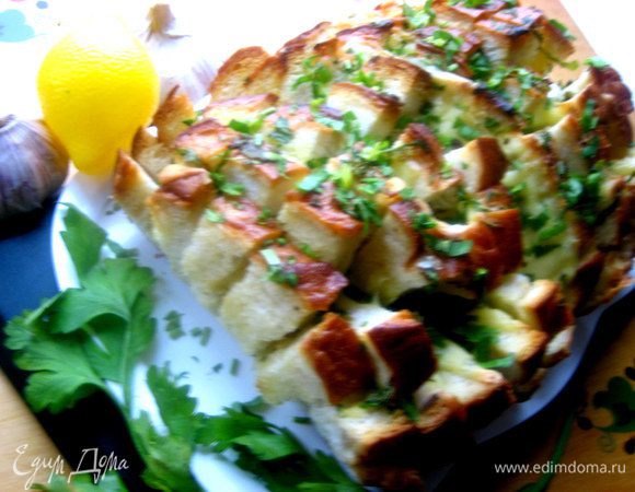 Приготовьте и не пожалеете!!! За день исчез у нас со стола... Нижняя корочка тоже мегахрустящая, а мякиш остался мягким и пропитанным расплавившимся сыром!!!