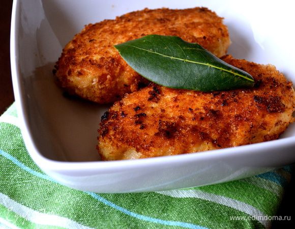 А еще на днях я делала Пожарские котлеты по рецепту Анны http://www.edimdoma.ru/retsepty/38268-kotlety-pozharskie Котлеты получились замечательные! Сочные, нежные, вкусные!!! )))) Знаю, что говорят, эти котлеты делаются из смешанного фарша, но я использовала мясо грудки индейки - результатом осталась очень довольна! Всем рекомендую! Уверена, что и деткам вашим понравятся такие аппетитные котлетки!...