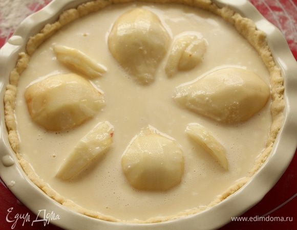 Залить яично-творожной массой.