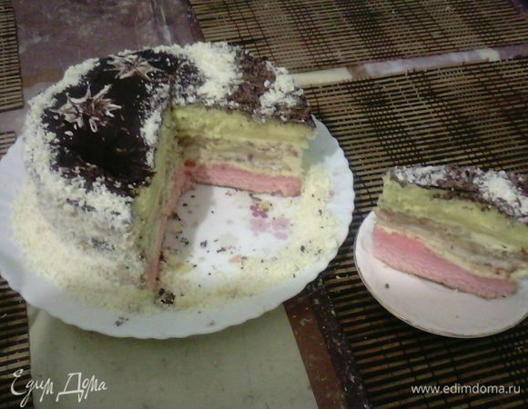 Нагреть сразу духовку до 190°С. Поставить форму для торта, нагревшуюся форму смазать маслом.

