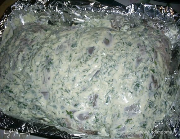 Рулетики смазываем полученным соусом.