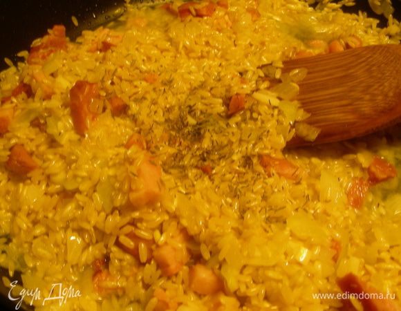 Вливаем вино и всыпаем щедрую щепотку тимьяна (в рецепте и у меня он был сушеный, но, думаю, можно и свежий использовать). Выпариваем вино.
