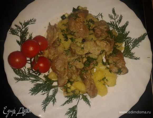 Готовое блюдо украсить зеленью.