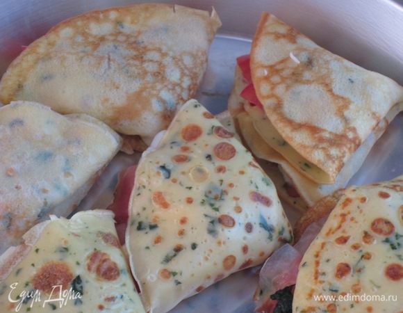 Выложить на противень  и запечь в разогретой до 200 °С духовке под грилем 3 минуты.