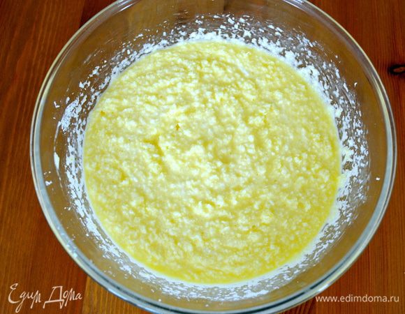 Все! Готово! ))) Теперь важно поставить полученное тесто в прохладное место (холодильник, на балкон) на 20 минут! Это важно, так как кокос должен немного разбухнуть! Тем временем духовку включить на 170°С. 