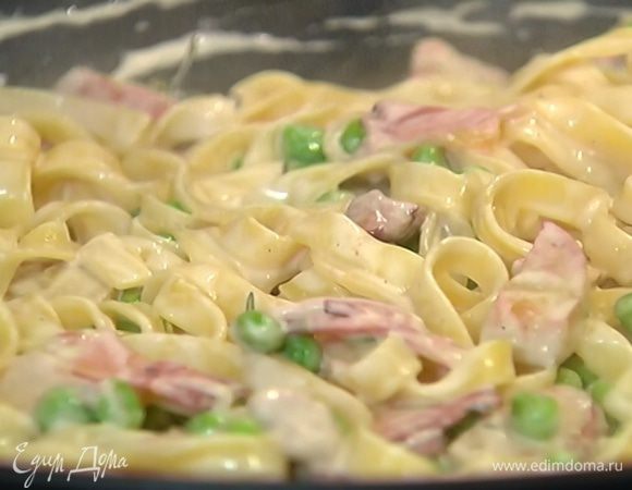 Подавать пасту, посыпав натертым сыром.