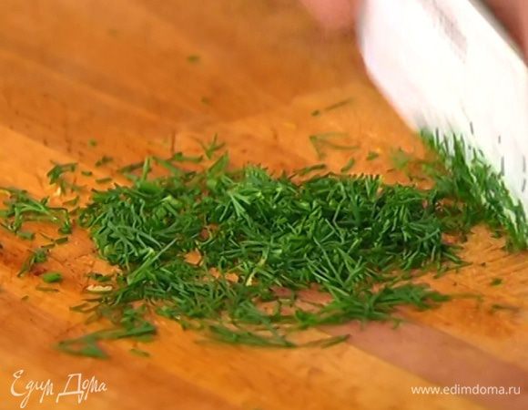 Укроп мелко порубить.
