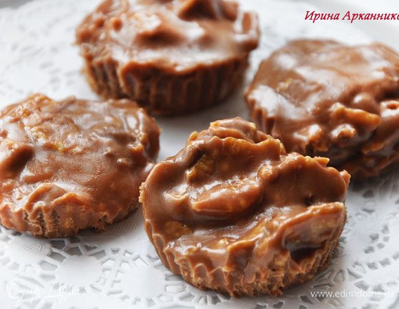 Поставить на 1-1,5 часа в холодильник. Затем достать и снять бумагу.