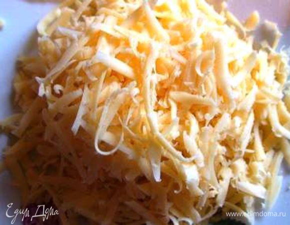 Сыр натереть на крупной терке.