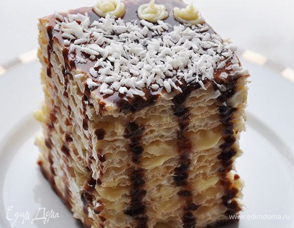 Посыпать часть оставшимся какао. Растопить шоколад и украсить торт. Поставить в хол-к до застывания.