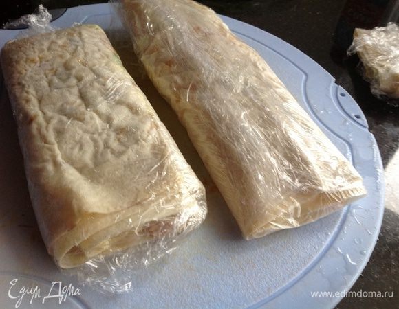 Свернуть в рулет, завернуть в пленку и поставить в холодильник.