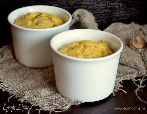 Разложить в них суфле на 3/4. Выпекать 25 минут при 170°С. Подавать сразу, еще  горячим! 