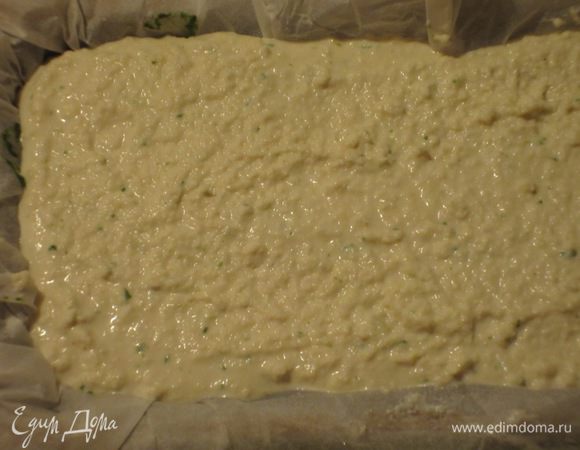 В форму выложить рыбный мусс, разровнять и поставить в холодильник на 6-7 часов. 