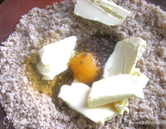 Добавляем мягкое сливочное масло.