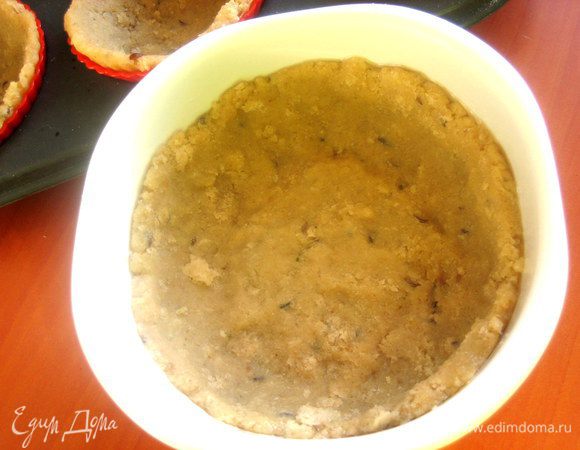 Теста осталось ещё на такую формочку керамическую.