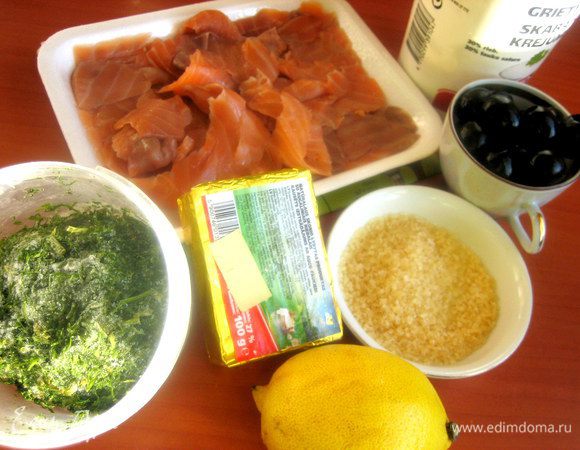 Продукты для начинки... Желатин сразу заливаем водой,а затем на водяной бане растворяем.