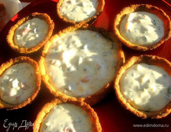 Перемешиваем и заполняем корзиночки начинкой.