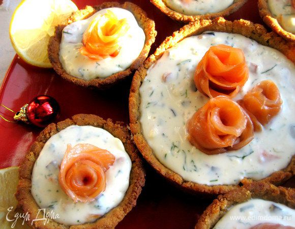 В большой корзинке уместится сразу три розочки...