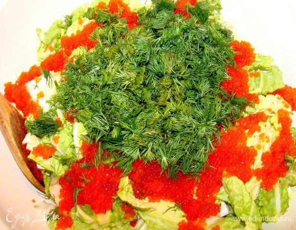 Мелко порезать укроп.