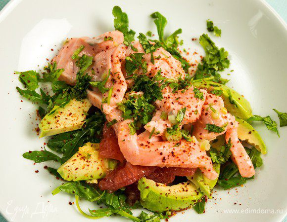 Выкладываем севиче на небольшую подушку из руколы и посыпаем свежей петрушкой или кинзой - тут на любителя. Вуаля - закуска готова! Желаю Вам и Вашим родным вкусных и здоровых праздников! 