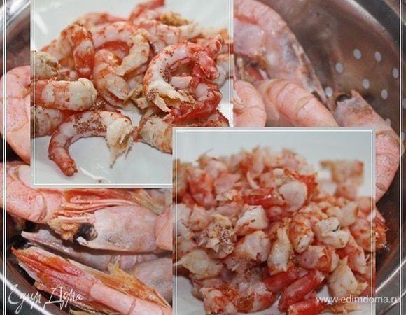 Первым делом обратим внимание на креветки. Потому что варить…, остужать…, чистить … на все это нужно время. 
Замечу, что у автора рецепта рекомендованы раки. Но не случилось в сельпе у нас раков. Вот я и заменил их. Креветками.
Граммов двестиписят ... триста. Сварил без изысков всяких, почистил и мелко нарезал. Чтобы в ложку умещало даже не один, а несколько кусочков.
И ... чтобы больше не повторять про "резать". Резать все остальное тоже будем мелко. Почему? Так ведь - солянка же! В ложке, помимо кусочка, например, основной рыбы, должно вмещаться немного бульона и еще чего-нибудь. Оливочка там, кусочек огурчика или грибочка. Но! Должно! Тогда прелесть солянки особенно ощущается.
