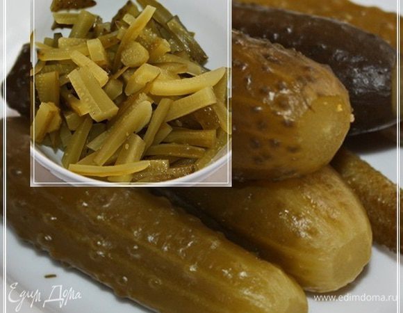 Огурцы. Соленые! Именно, подчеркиваю – соленые! И никаких маринованных. Это, пожалуй, правило номер два – только соленые!!! И еще – стакан рассола понадобится. Такого, чтобы со смородиновым и хреновым листиком, чесночком и укропчиком. И, повторюсь, чтобы никакого уксуса!
Режем соломкой. Опять же длину рассчитывайте так, чтобы в ложку кусочки умещались. 
Можно и кубиками резать, но соломкой, почему-то, чесслово, вкуснее.
