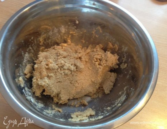 Замешиваем тесто.