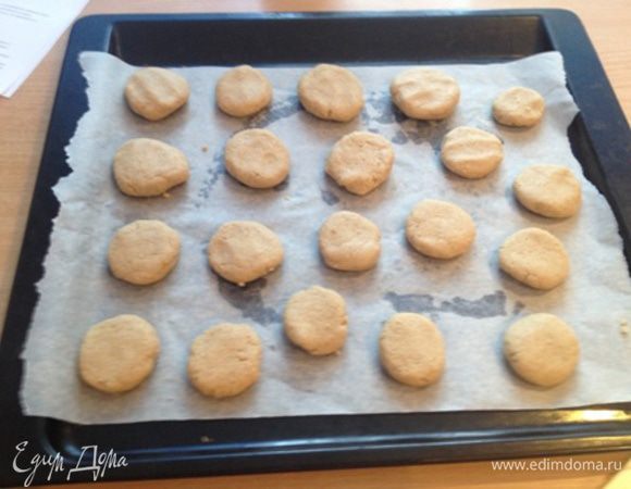 Делаем лепешки 1,5 см. Ставим в разогретую духовку (170 градусов) на 15 минут.