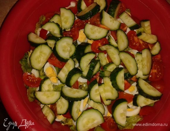 Вымыть огурчики и порезать крупно.