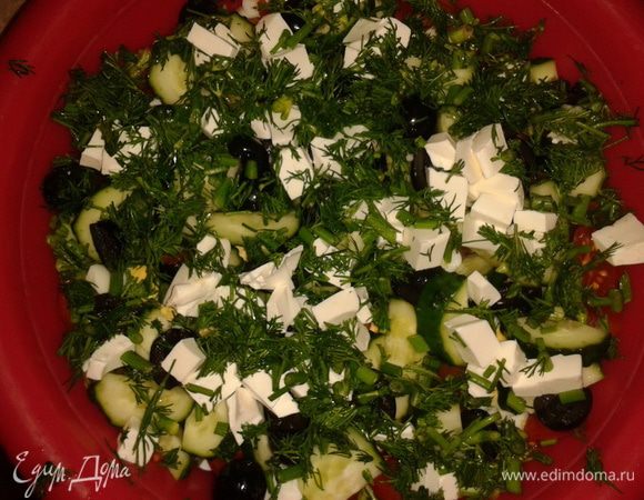 Сыр нарезать кубиками, добавить укроп.