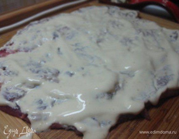 и намазать этой смесью отбитое мясо.
