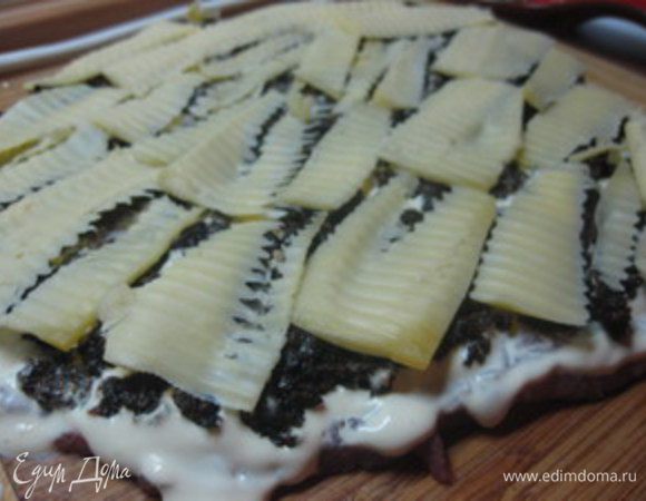 а затем ломтики сыра.