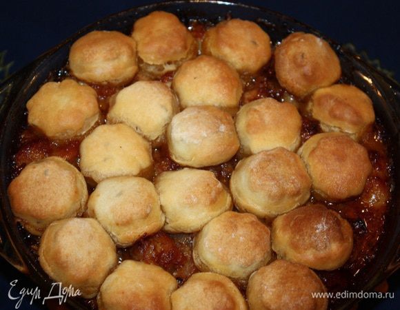 Отправляем в духовку на 25-30 минут, пока пышки не станут золотисто-коричневого цвета. Эта фотография сделана за 10 мину до готовности.